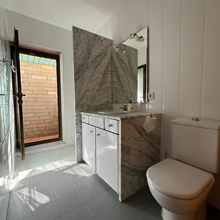 Chalet Con Piscina Privada En Chalet Calles