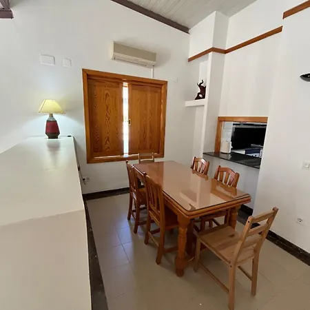Chalet Con Piscina Privada En Chalet Calles